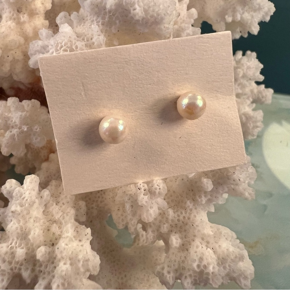 14k Gold Genuine Pearl Stud Earrings